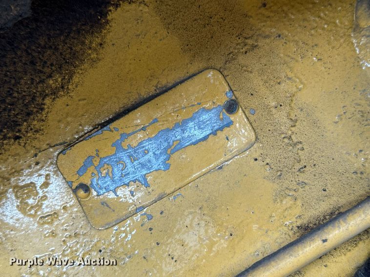 image for item EM2121 1982 John Deere 772A motor grader