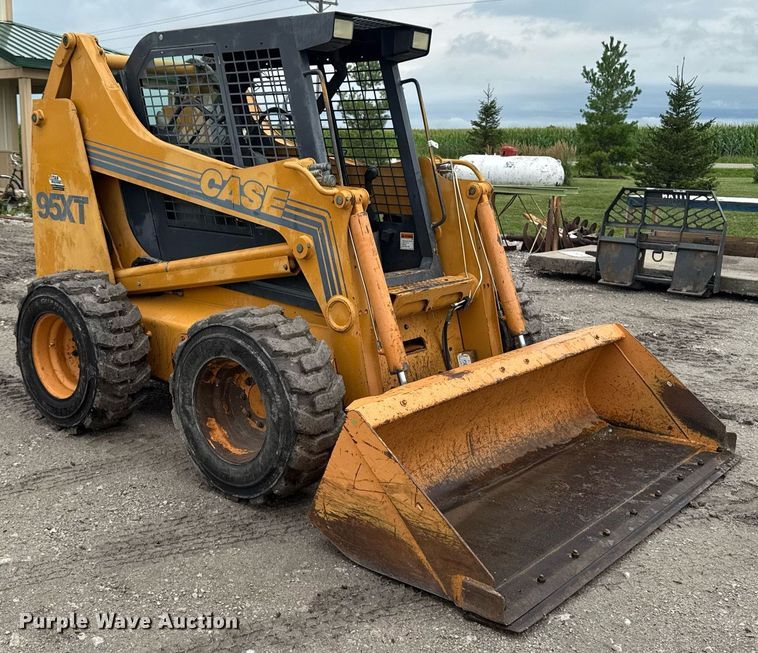 image for item EM2123 1999 Case 95XT skid steer loader