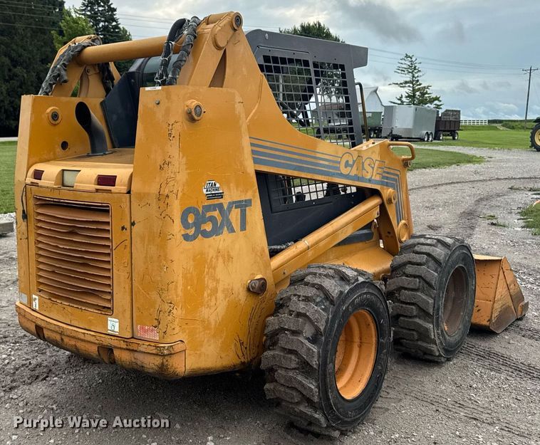 image for item EM2123 1999 Case 95XT skid steer loader