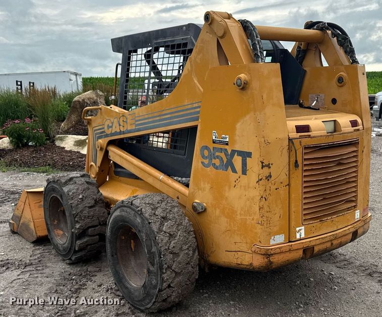 image for item EM2123 1999 Case 95XT skid steer loader