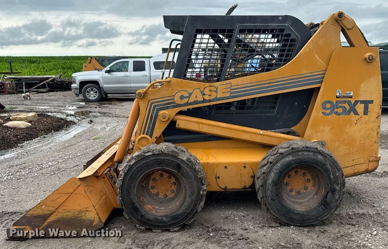 image for item EM2123 1999 Case 95XT skid steer loader