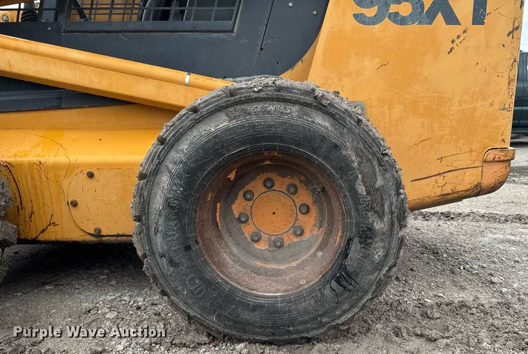 image for item EM2123 1999 Case 95XT skid steer loader