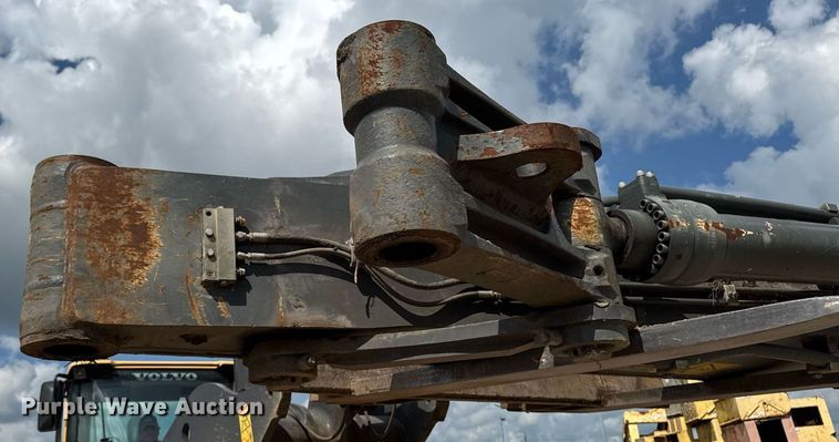 image for item EM2135 Volvo 340D excavator stick