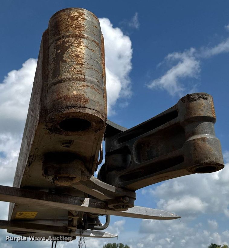 image for item EM2135 Volvo 340D excavator stick