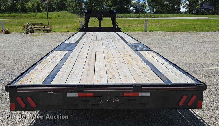 image for item EN2013 2023 Diamond C equipment trailer