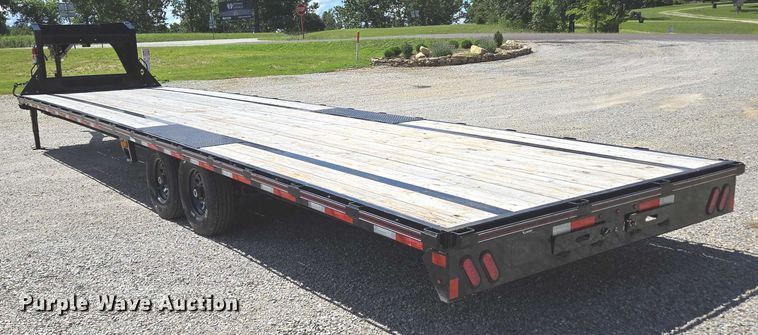 image for item EN2013 2023 Diamond C equipment trailer