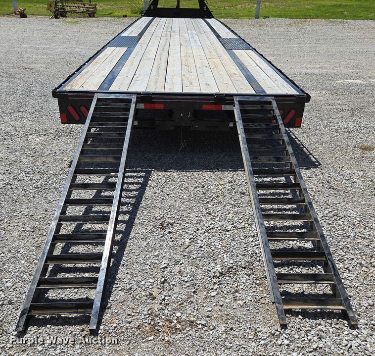 image for item EN2013 2023 Diamond C equipment trailer