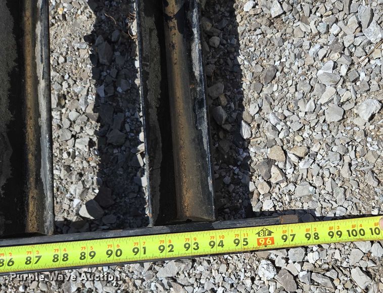 image for item EN2013 2023 Diamond C equipment trailer