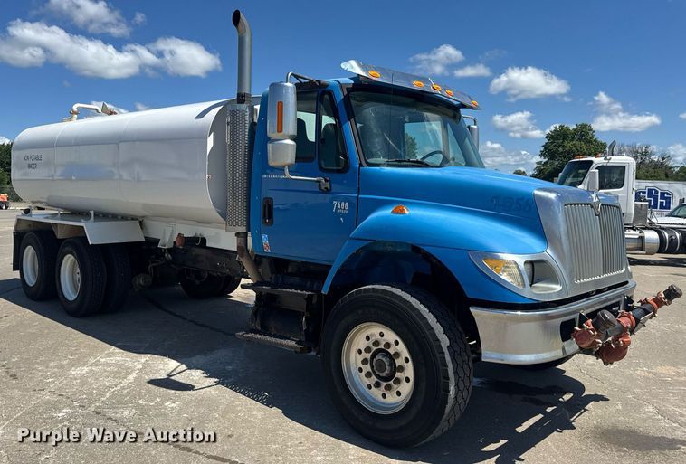 image for item EN4626 2007 International 7400 SBA 6X4 water truck