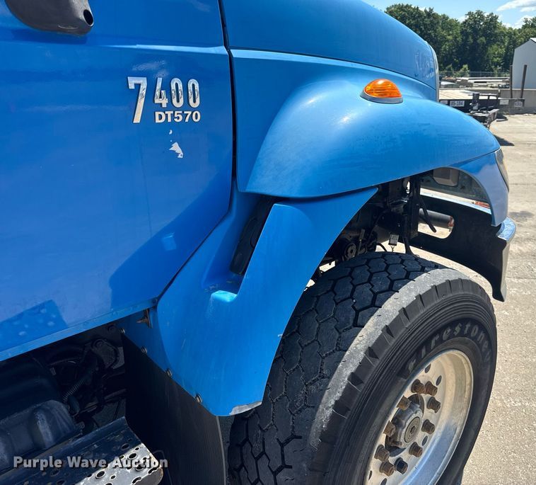 image for item EN4626 2007 International 7400 SBA 6X4 water truck