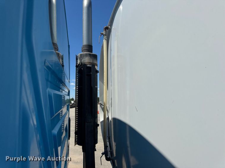 image for item EN4626 2007 International 7400 SBA 6X4 water truck