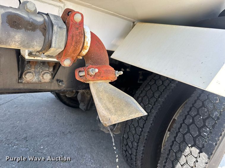 image for item EN4626 2007 International 7400 SBA 6X4 water truck