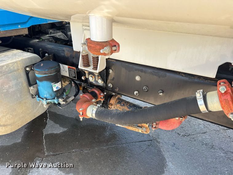 image for item EN4626 2007 International 7400 SBA 6X4 water truck