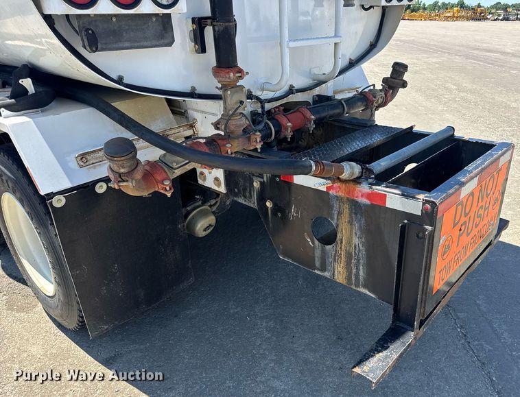 image for item EN4626 2007 International 7400 SBA 6X4 water truck