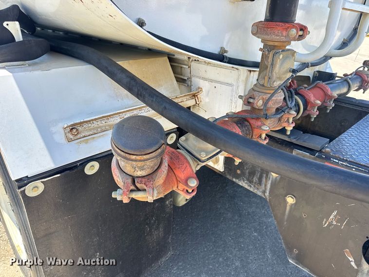 image for item EN4626 2007 International 7400 SBA 6X4 water truck