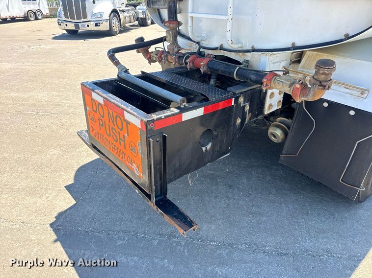 image for item EN4626 2007 International 7400 SBA 6X4 water truck