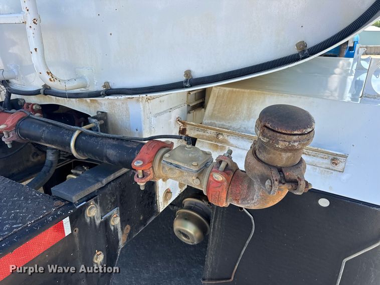 image for item EN4626 2007 International 7400 SBA 6X4 water truck