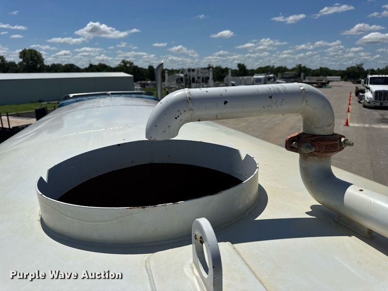 image for item EN4626 2007 International 7400 SBA 6X4 water truck