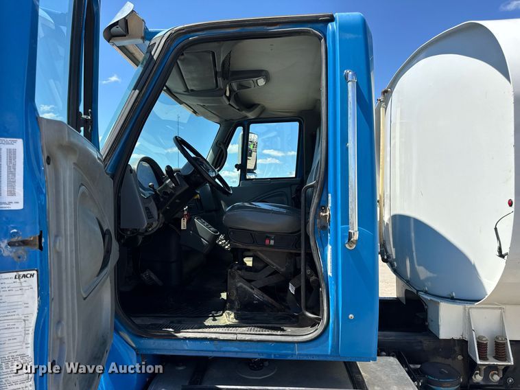 image for item EN4626 2007 International 7400 SBA 6X4 water truck