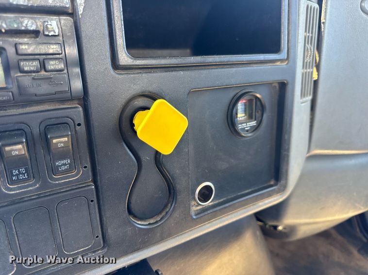 image for item EN4626 2007 International 7400 SBA 6X4 water truck