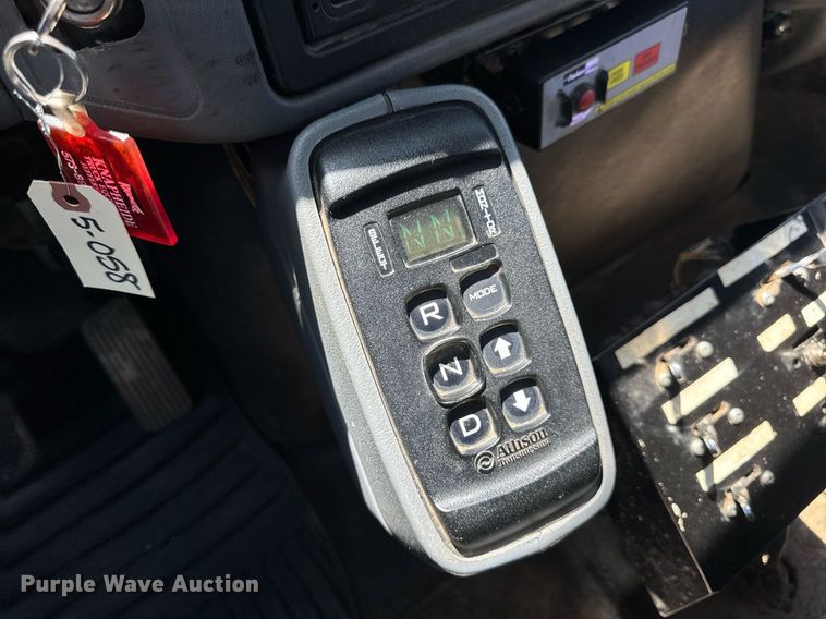 image for item EN4626 2007 International 7400 SBA 6X4 water truck