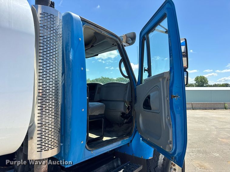 image for item EN4626 2007 International 7400 SBA 6X4 water truck