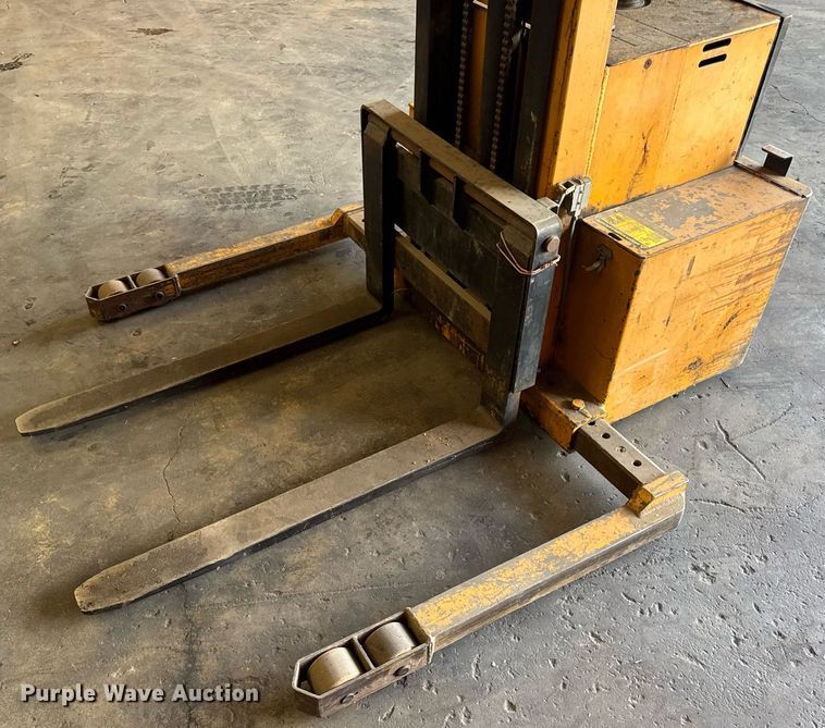 image for item EN4636 Big Joe PDM30-130 pallet jack