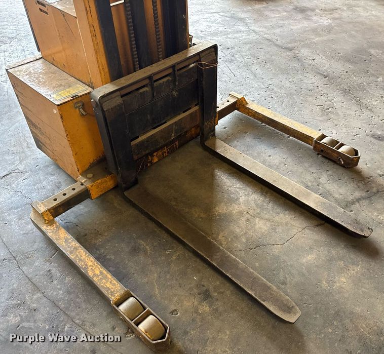 image for item EN4636 Big Joe PDM30-130 pallet jack