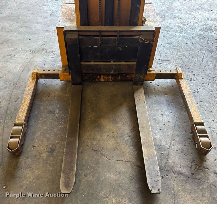 image for item EN4636 Big Joe PDM30-130 pallet jack