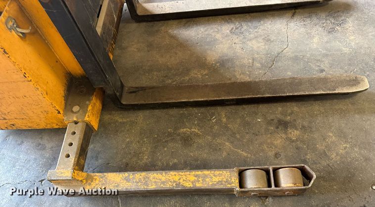 image for item EN4636 Big Joe PDM30-130 pallet jack