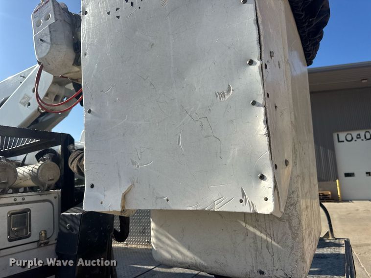 image for item EN4641 2011 Ford F550 XL bucket truck