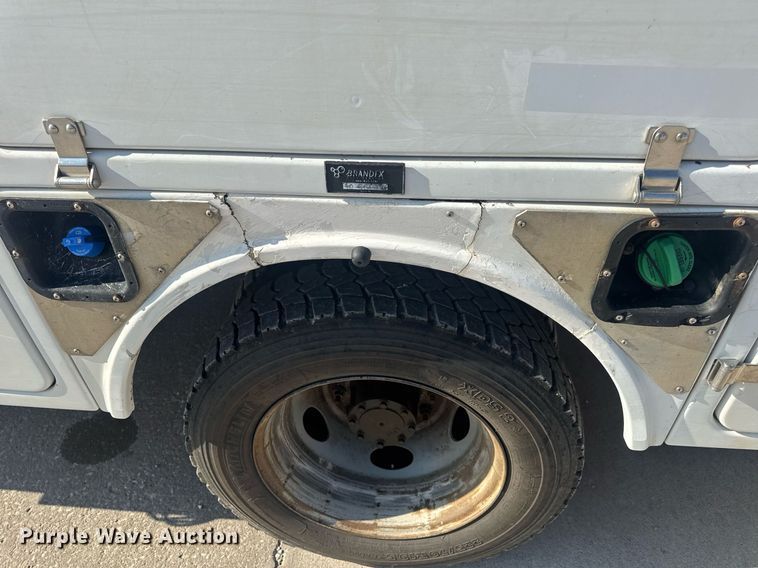 image for item EN4641 2011 Ford F550 XL bucket truck