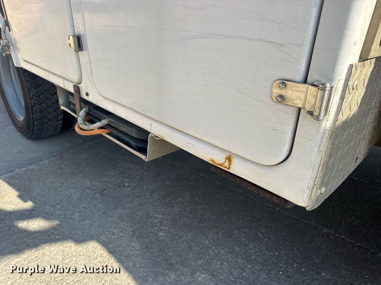 image for item EN4641 2011 Ford F550 XL bucket truck