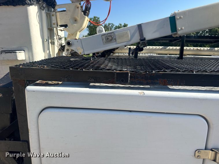 image for item EN4641 2011 Ford F550 XL bucket truck