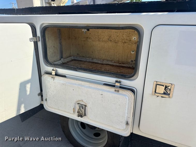 image for item EN4641 2011 Ford F550 XL bucket truck