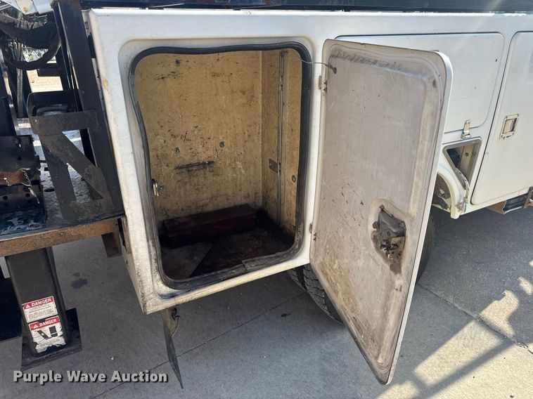 image for item EN4641 2011 Ford F550 XL bucket truck