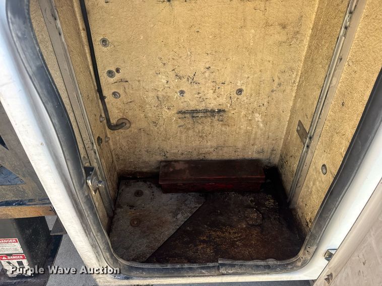 image for item EN4641 2011 Ford F550 XL bucket truck