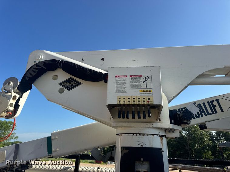 image for item EN4641 2011 Ford F550 XL bucket truck