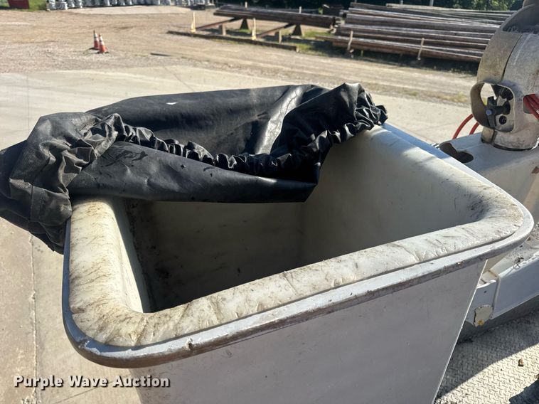 image for item EN4641 2011 Ford F550 XL bucket truck