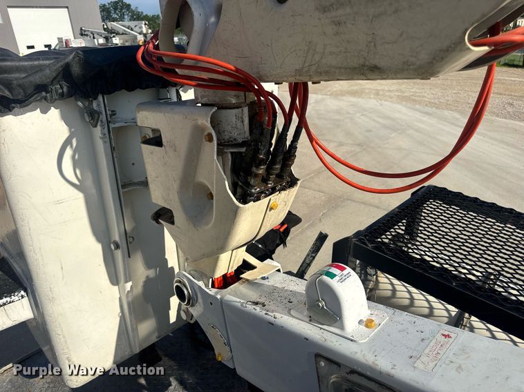 image for item EN4641 2011 Ford F550 XL bucket truck