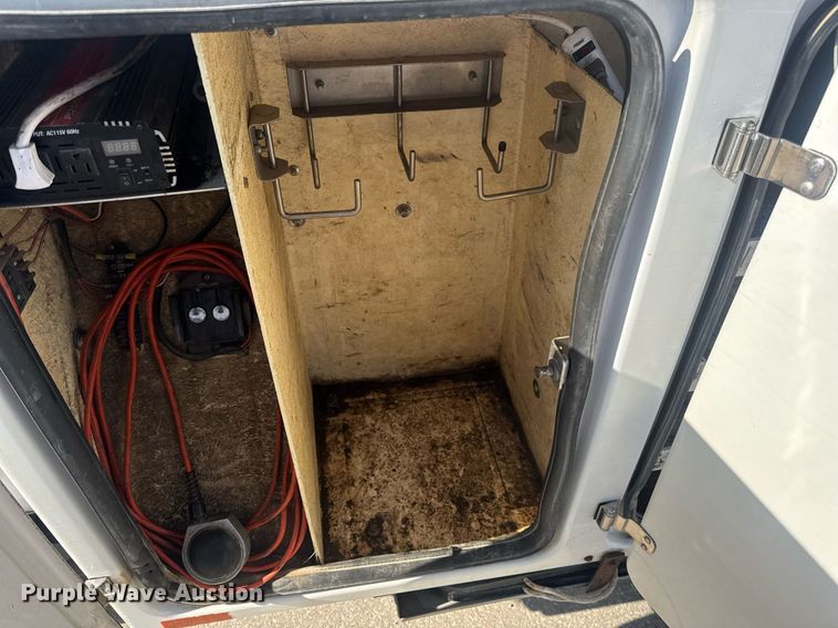 image for item EN4641 2011 Ford F550 XL bucket truck