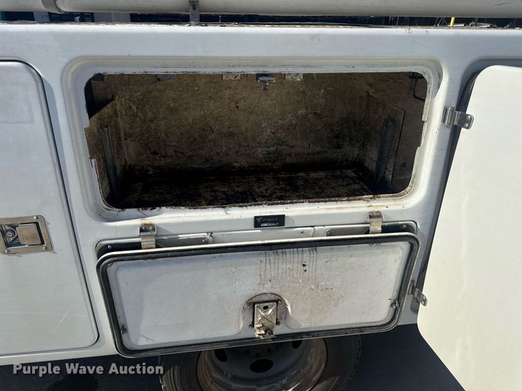 image for item EN4641 2011 Ford F550 XL bucket truck