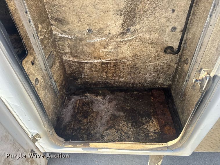 image for item EN4641 2011 Ford F550 XL bucket truck