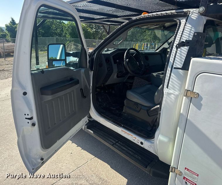 image for item EN4641 2011 Ford F550 XL bucket truck