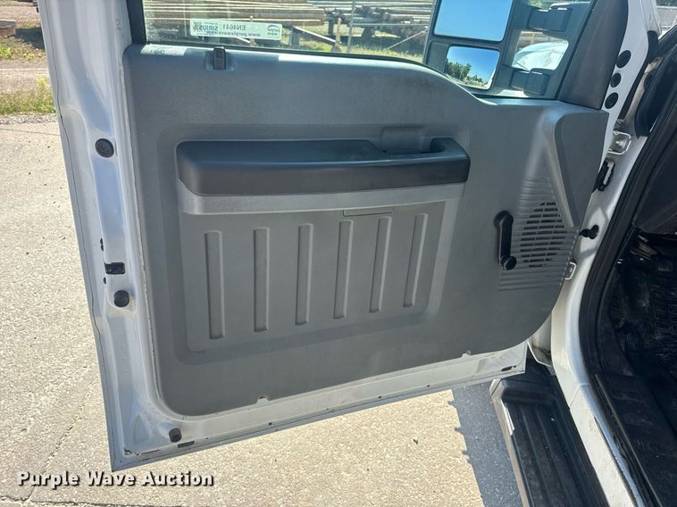 image for item EN4641 2011 Ford F550 XL bucket truck