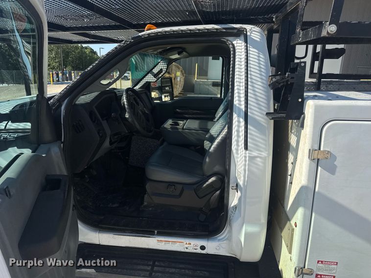 image for item EN4641 2011 Ford F550 XL bucket truck