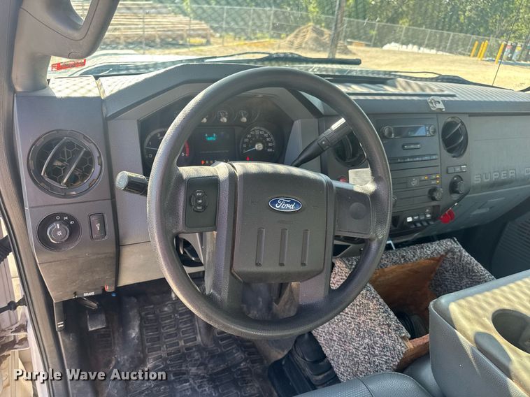 image for item EN4641 2011 Ford F550 XL bucket truck