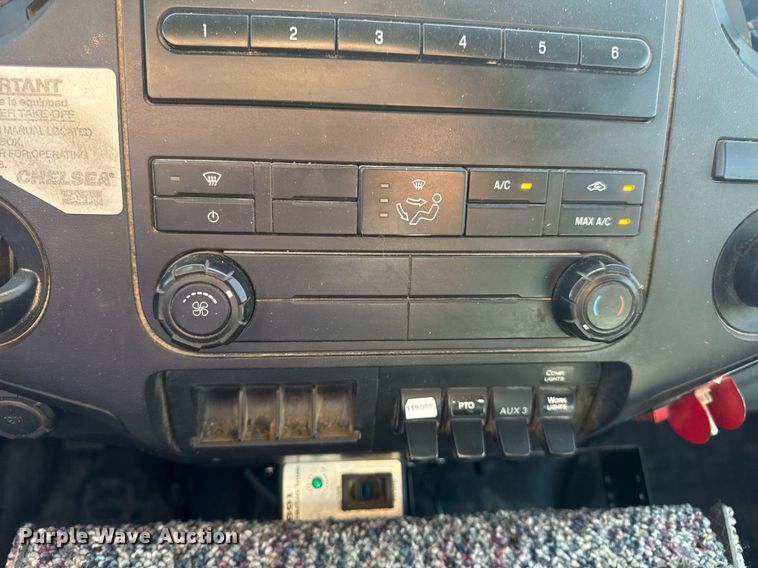 image for item EN4641 2011 Ford F550 XL bucket truck