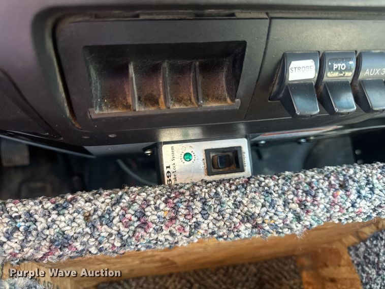 image for item EN4641 2011 Ford F550 XL bucket truck