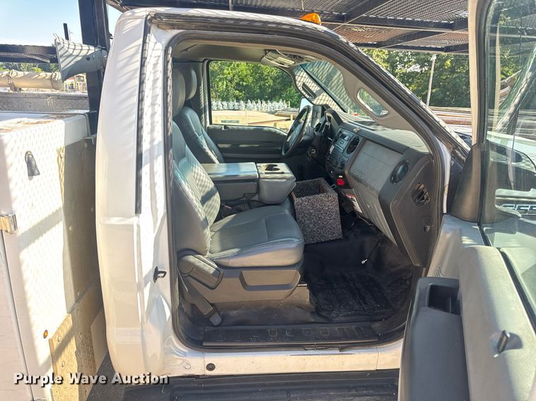 image for item EN4641 2011 Ford F550 XL bucket truck